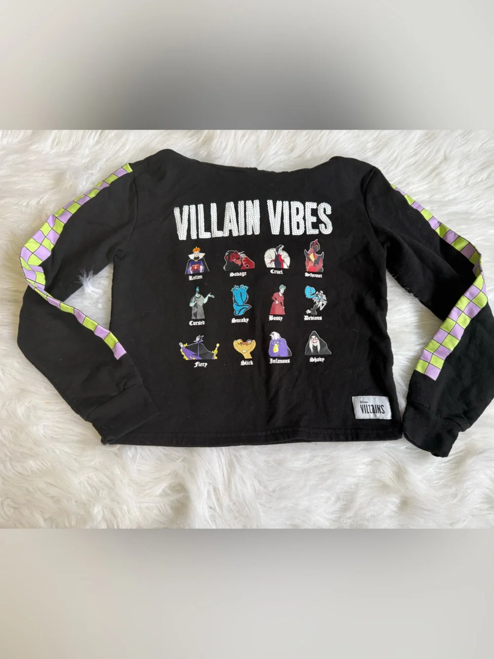 Disney Black 'Villain Vibes' Long-Sleeve cropped Tee